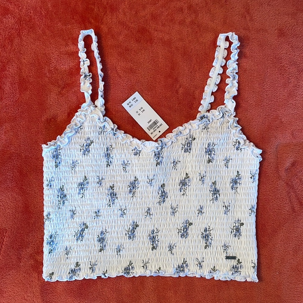 NWT Hollister Sleeveless White Smocked Top with Blue Flowers Size Large